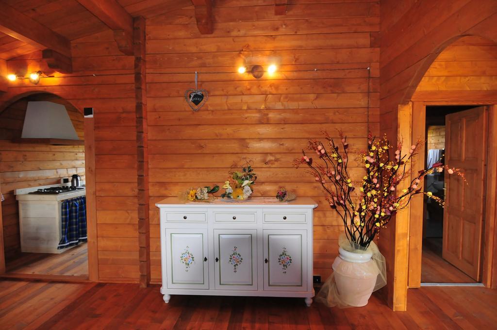 Bed and Breakfast Chalet Dei Parchi Saracinesco Exterior foto